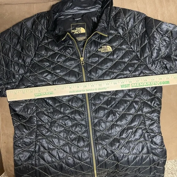 The North Face Women's Black Quilted Puffer Jacket - Picture 7 of 9